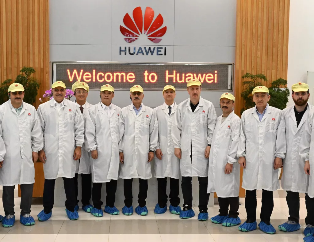 ULAŞTIRMA VE ALTYAPI BAKANI URALOĞLU, ÇİN'DE TEKNOLOJİ DEVLERİYLE BİR ARAYA GELDİ BAKAN URALOĞLU: "HEM HUAWEİ HEM ZTE İLE DİJİTAL ALTYAPI, TEKNOLOJİ VE 5G KONULARINDA İŞ BİRLİĞİ POTANSİYELİMİZİ DEĞERLENDİRDİK" "5G'Yİ DEVREYE ALDIĞIMIZDA GÜNLÜK YAŞAMIMIZA İLERİ TEKNOLOJİLERİN ENTEGRASYONUNU HIZLANDIRACAĞIZ"