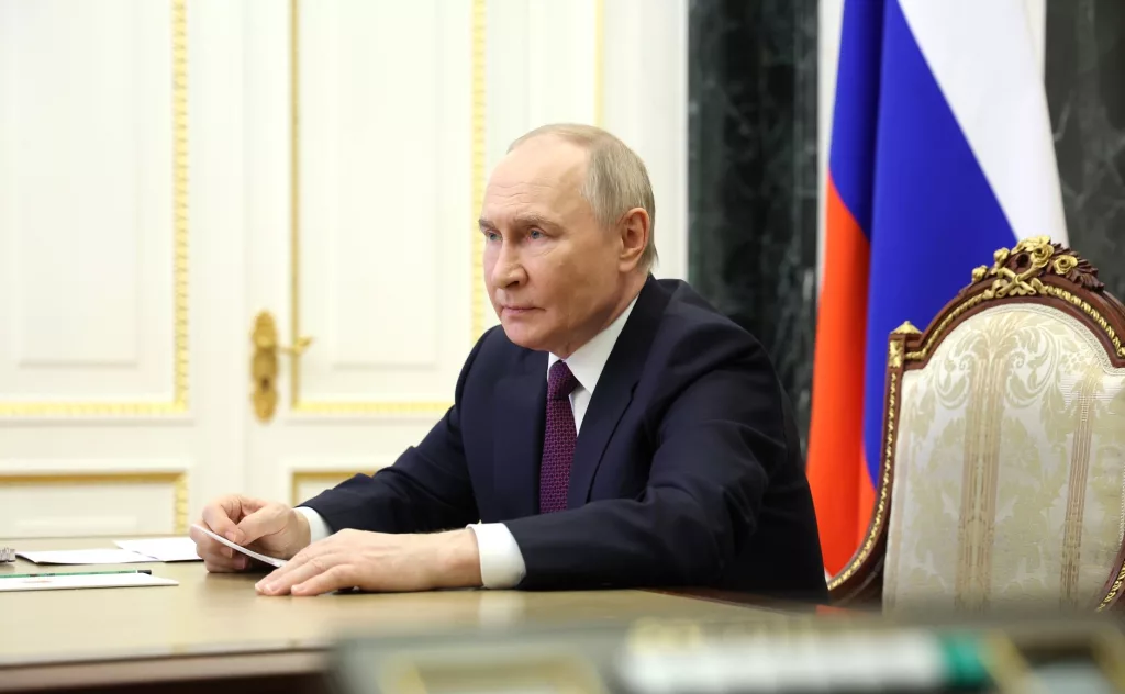 PUTİN: "RUS ORDUSU UKRAYNA SINIRINDA TAMPON BÖLGE OLUŞTURMA GÖREVİ ÜZERİNDE ÇALIŞIYOR"
