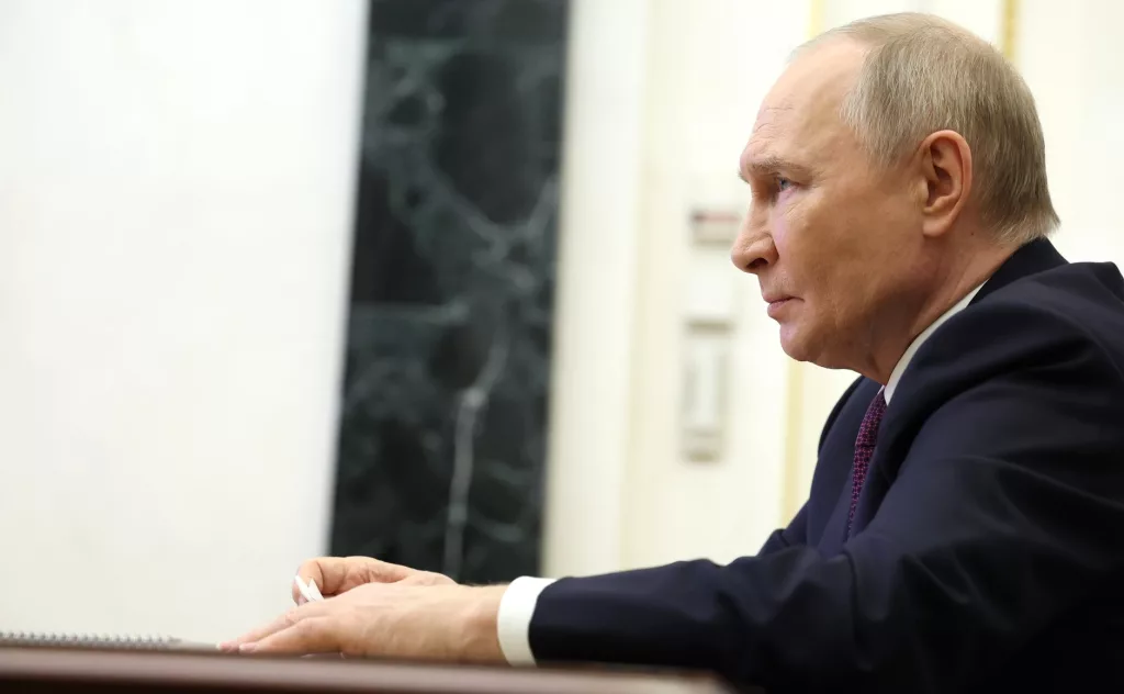 PUTİN: "RUS ORDUSU UKRAYNA SINIRINDA TAMPON BÖLGE OLUŞTURMA GÖREVİ ÜZERİNDE ÇALIŞIYOR"