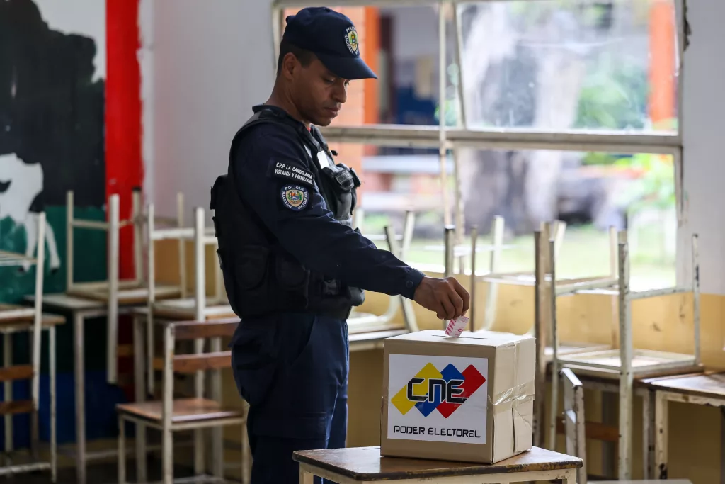 Venezuelans vote in regional and legislative elections with faster process and shorter lines
