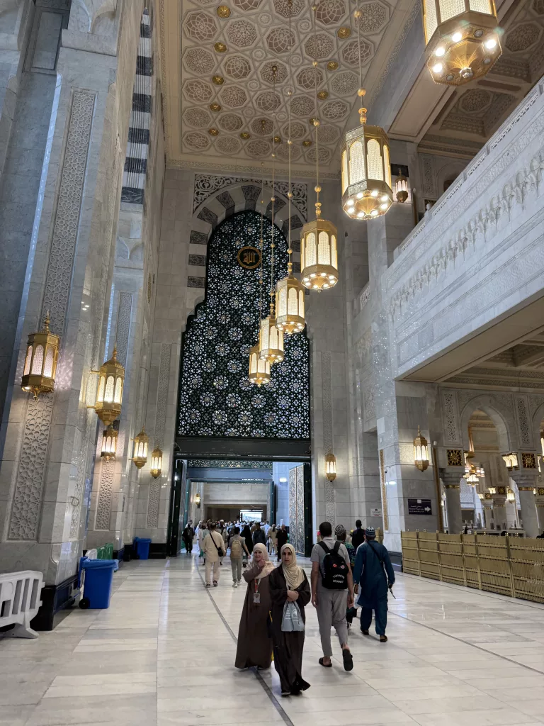 KABE'DEKİ İNŞAAT ÇALIŞMALARI BİTİYOR YENİ İLAVELERLE KABE'DE 1.7 MİLYON KİŞİ AYNI ANDA SAF TUTACAK ŞAM KAPISI TARAFINDA ACİL NAKİLLER İÇİN İKİ HELİKOPTER PİSTİ İNŞA EDİLDİ, ŞANTİYE YOĞUNLUĞU BİTME NOKTASINA GELDİ