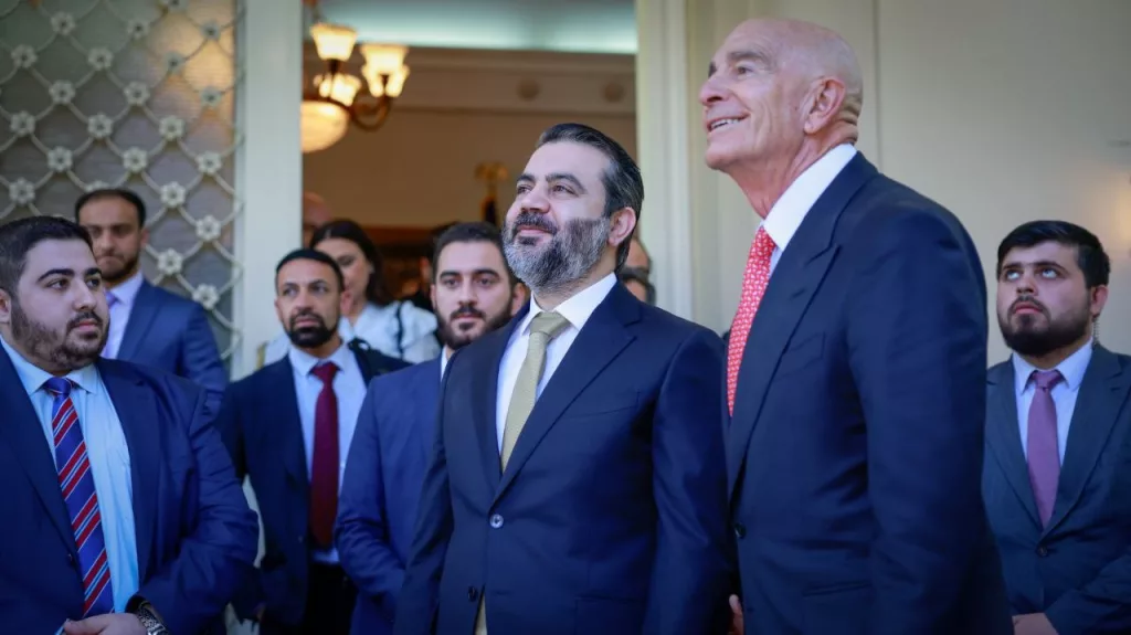 ABD BAYRAĞI, ŞAM BÜYÜKELÇİLİĞİNDE 13 YIL SONRA GÖNDERE ÇEKİLDİ