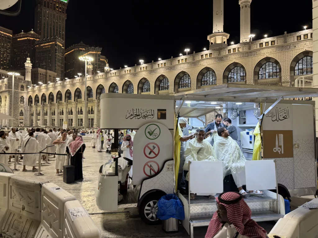 SUUDİ ARABİSTAN'DA HACI ADAYLARINA BEDAVA TIRAŞ