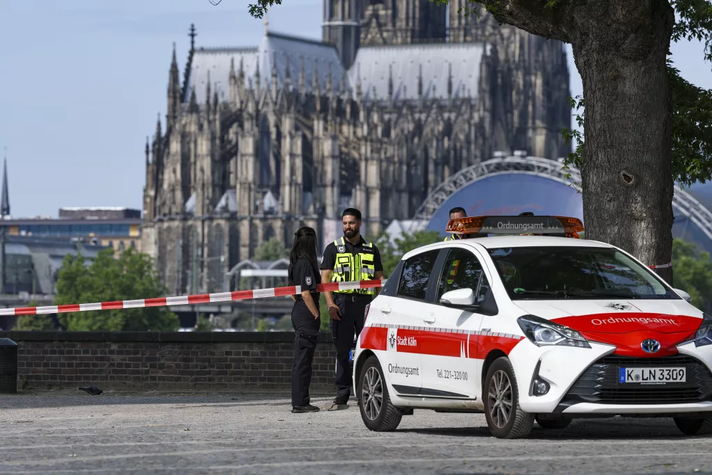 Cologne sees largest evacuation since 1945 for World War II bomb defusal