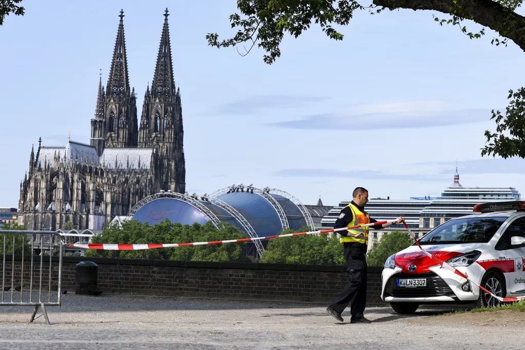 Cologne sees largest evacuation since 1945 for World War II bomb defusal