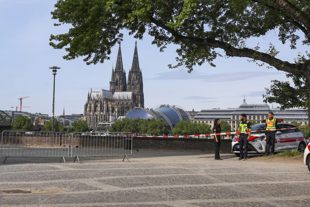 Cologne sees largest evacuation since 1945 for World War II bomb defusal