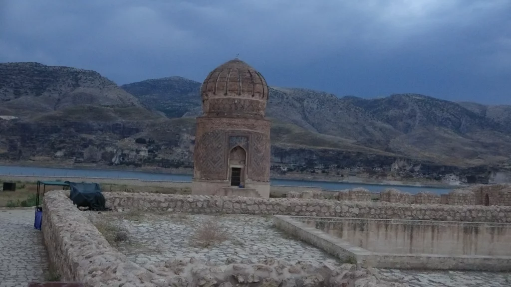 HASANKEYF, YERLİ VE YABANCI TURİSTLERİ AĞIRLAMAYA HAZIRLANIYOR