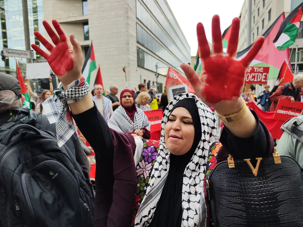 İSRAİL DIŞİŞLERİ BAKANI SAAR'A ALMANYA'DA GAZZE PROTESTOSU
