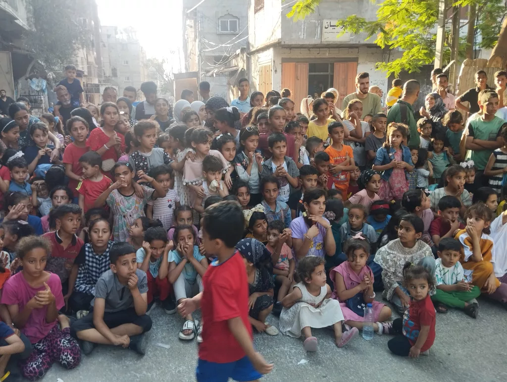 GAZZE'DE ÇOCUKLAR, İSRAİL SALDIRILARI GÖLGESİNDE KURBAN BAYRAMI'NI KUTLADI