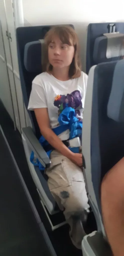 İSRAİL, MADLEEN GEMİSİNDEKİ AKTİVİSTLERİ SINIR DIŞI EDİYOR GRETA THUNBERG SINIR DIŞI EDİLMEK ÜZERE UÇAĞA BİNDİRİLDİ
