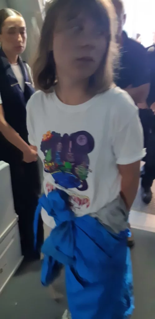 İSRAİL, MADLEEN GEMİSİNDEKİ AKTİVİSTLERİ SINIR DIŞI EDİYOR GRETA THUNBERG SINIR DIŞI EDİLMEK ÜZERE UÇAĞA BİNDİRİLDİ