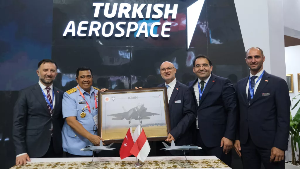 TÜRKİYE TARİHİNİN REKOR İHRACAT SÖZLEŞMESİ GERÇEKLEŞTİRİLDİ 48 ADET KAAN 5'İNCİ NESİL SAVAŞ UÇAĞI ENDONEZYA'YA TESLİM EDİLECEK