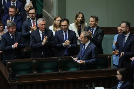 Tusk Government Wins Confidence Vote in Poland