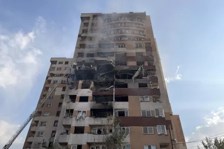 Israeli Strikes Hit Iranian Nuclear Sites, Kill Top Officials