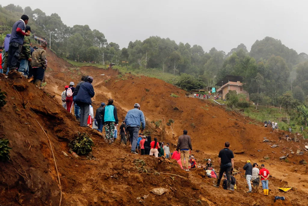 Flash flood leaves casualties in Colombia