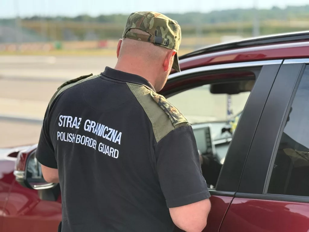 POLONYA, ALMANYA VE LİTVANYA SINIRINDA 65 NOKTADA KONTROLLERE BAŞLADI LİTVANYA SINIRINDA BİR ŞÜPHELİ KAÇAKÇILIK ŞÜPHESİYLE GÖZALTINA ALINDI