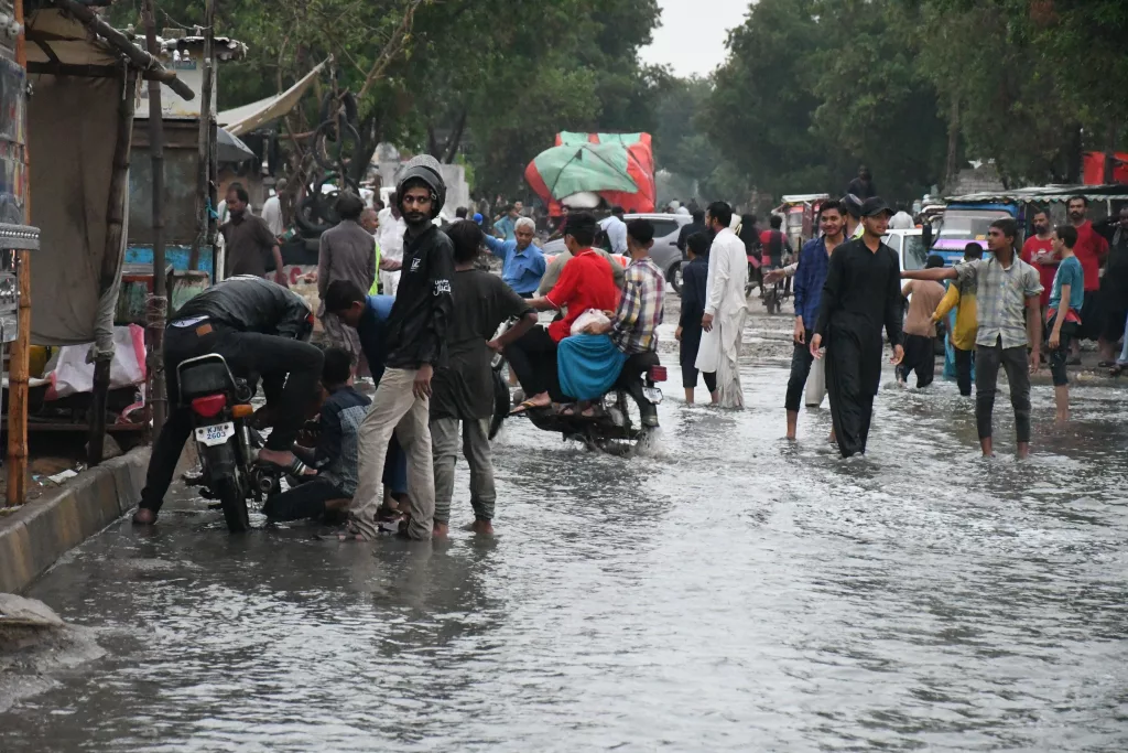 PAKİSTAN'DAKİ MUSON YAĞIŞLARINDA BİLANÇO 75'E YÜKSELDİ