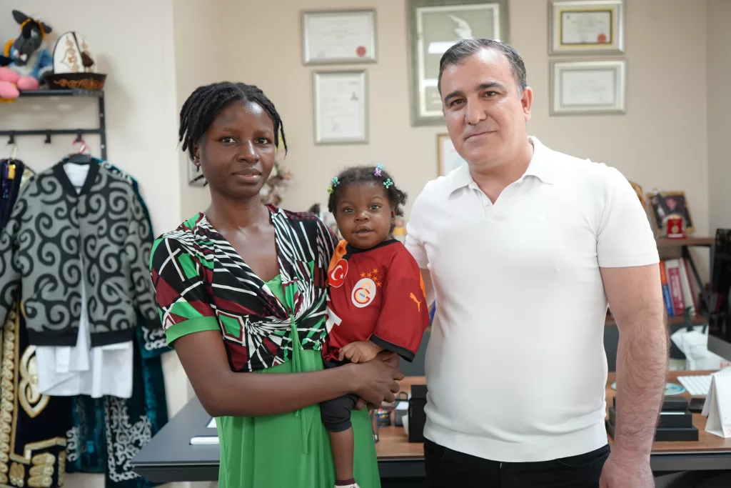 "MERCY ÖLMESİN" DEMİŞTİ: UMUDA YOLCULUK ANTALYA'DA CAN BULDU NİJERYA'DAN ANTALYA'YA UZANAN YAŞAM MÜCADELESİ MERCY'NİN ANNESİ: "TÜRKİYE'YE GELDİĞİMDE ORTAMI GÖRÜNCE 'EVET, BURADA BUNU YAPABİLİRLER' DEDİM"