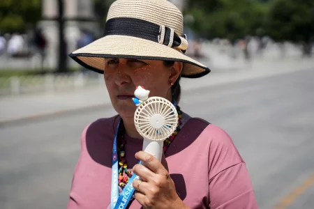 Istanbul Hits 42°C as Tourists Seek Relief from Scorching Heat