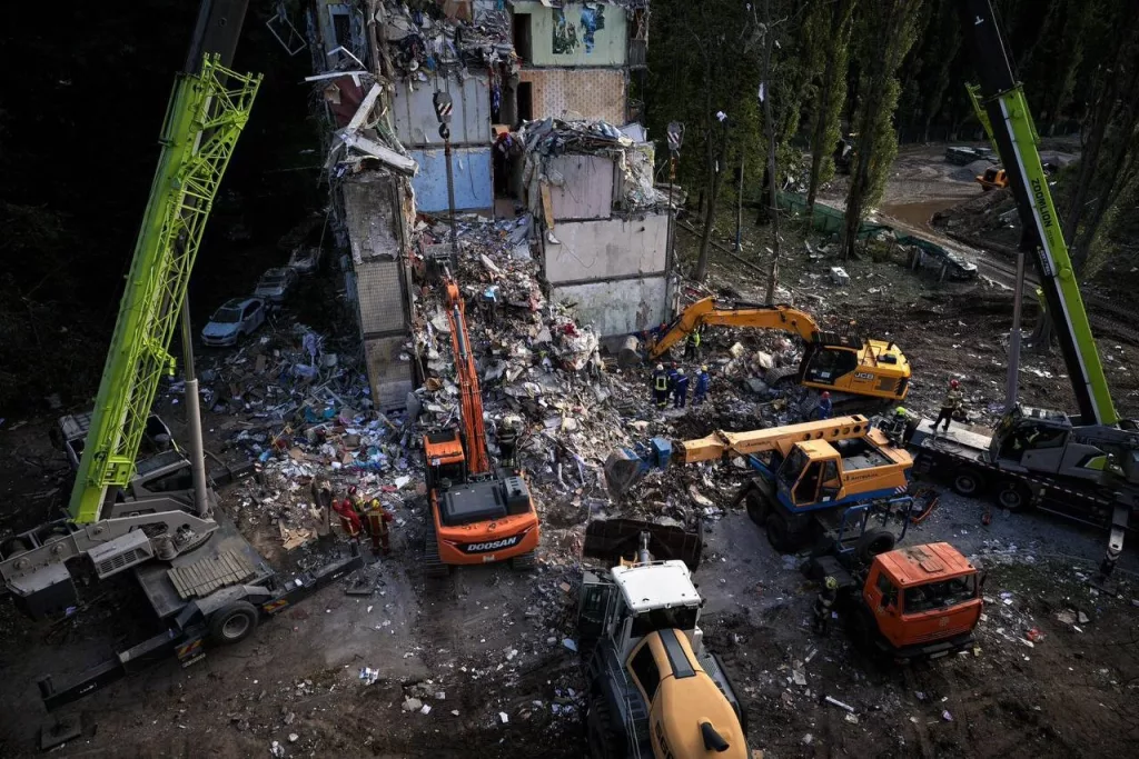 RUSYA'NIN KİEV'E SALDIRISINDA CAN KAYBI 31'E YÜKSELDİ