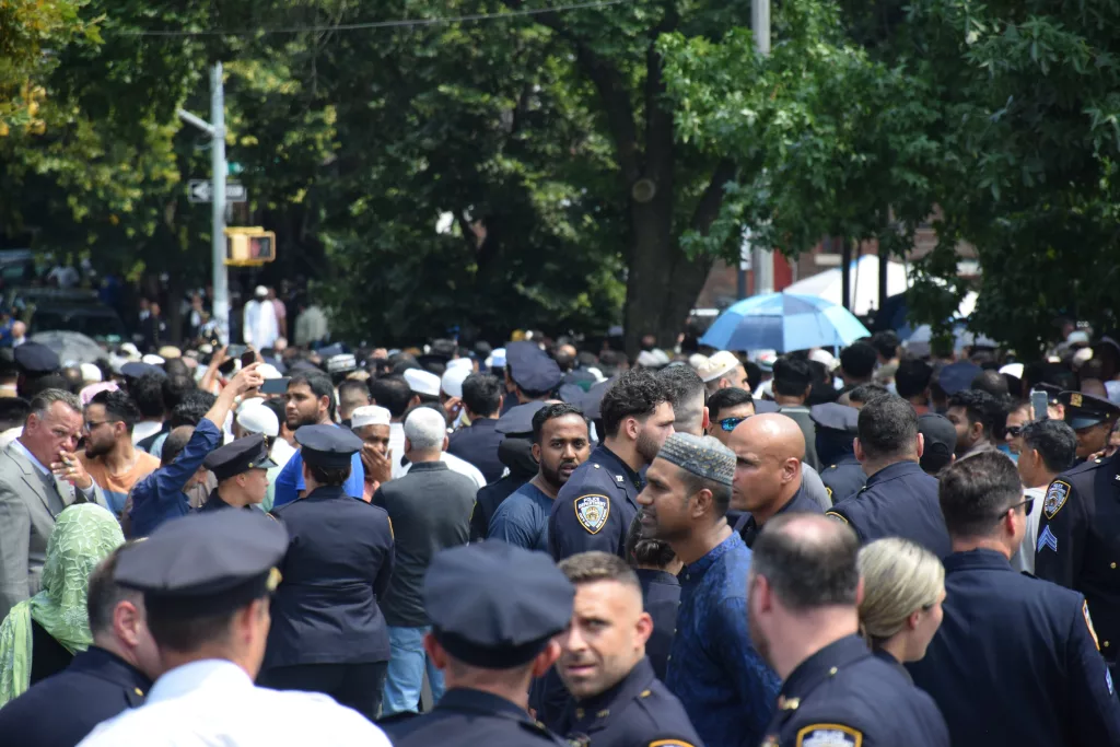 NEW YORK'TA ÖLDÜRÜLEN POLİS MEMURU İSLAM SON YOLCULUĞUNA UĞURLANDI